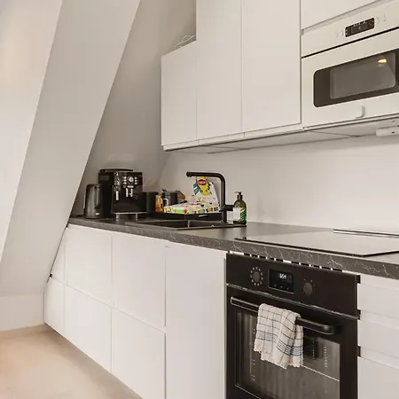 Dinbnb I Penthouse 250m From Center I Privat Balcony Apartment