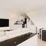 Dinbnb I Penthouse 250m From Center I Privat Balcony